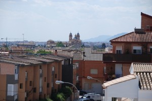 La fotografia muestra la UCAM desde la terraza de Oeste.